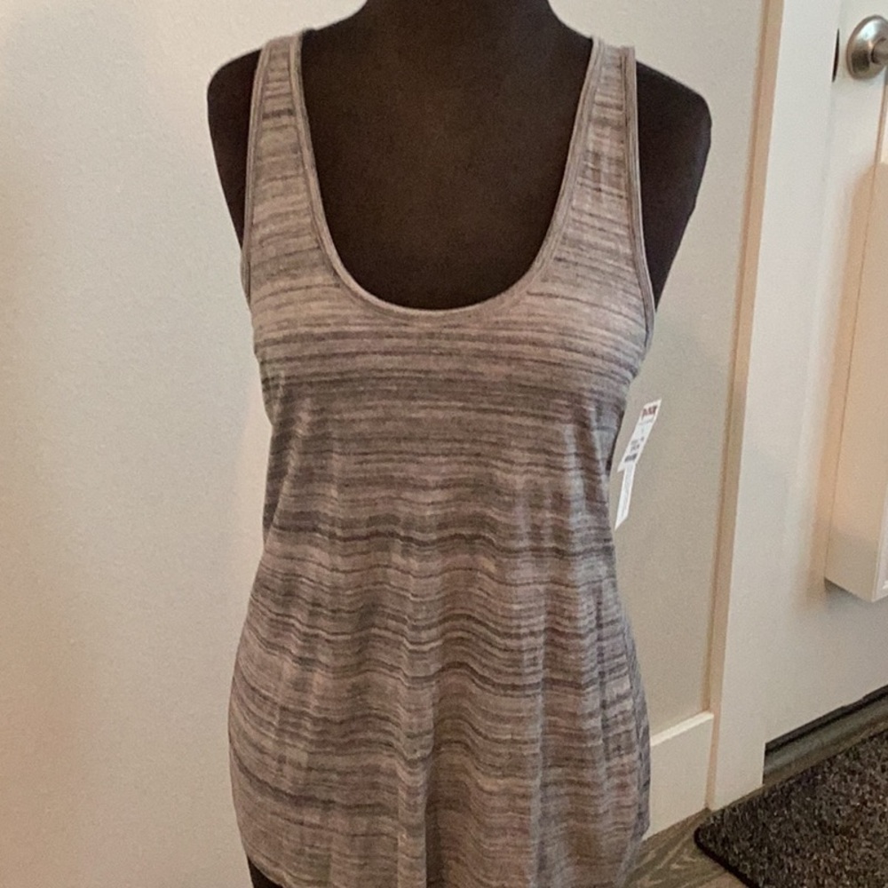 New with tags Vince tank size S